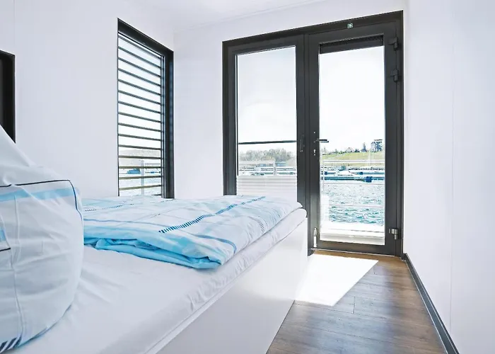 Semesterbostad Hausboot Geiseltalsee - Floating House - Well Hausboote - Family & Friends *