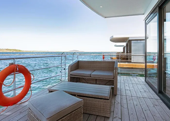 Semesterbostad Hausboot Geiseltalsee - Floating House - Well Hausboote - Family & Friends Braunsbedra