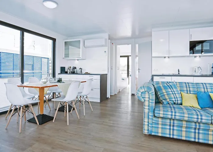 Semesterbostad Hausboot Geiseltalsee - Floating House - Well Hausboote - Family & Friends