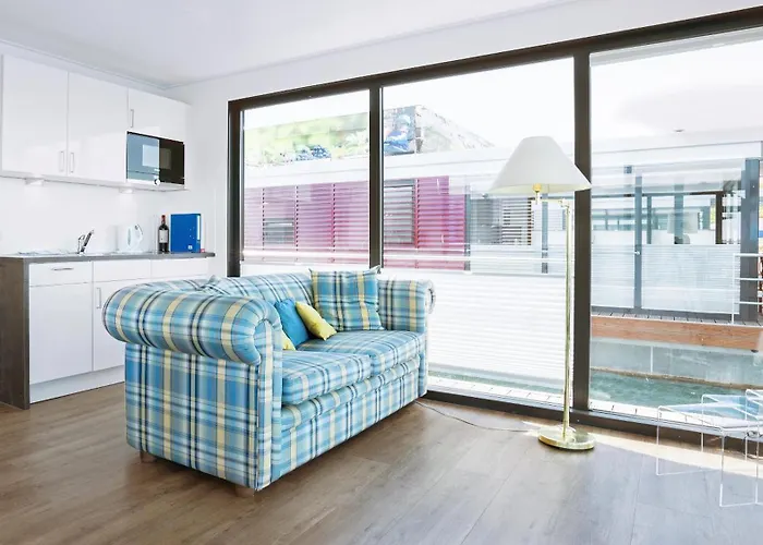 Semesterbostad Hausboot Geiseltalsee - Floating House - Well Hausboote - Family & Friends *